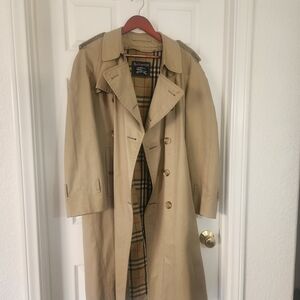 VINTAGE Burberry Classic Tan Trench Coat, Men's 42S - Academia, Old Money, Chic